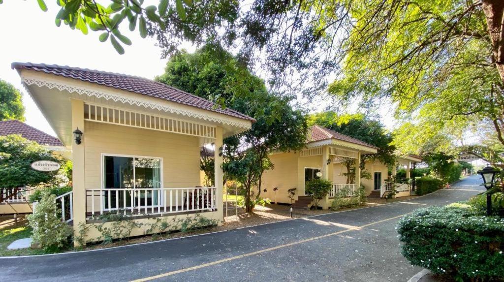 Ruen Maihom Riverside Cottage Kanchanaburi by Eksteriør bilde